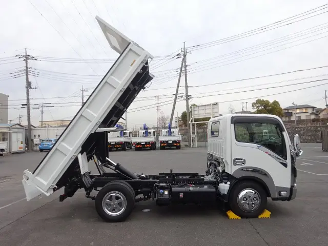 いすゞ エルフ 2RG-NKR88AM(2WD)の写真7