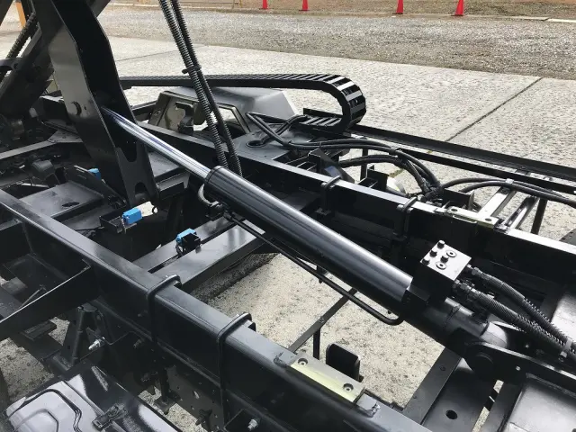 いすゞ エルフ 2RG-NPR88AM(2WD)の写真25