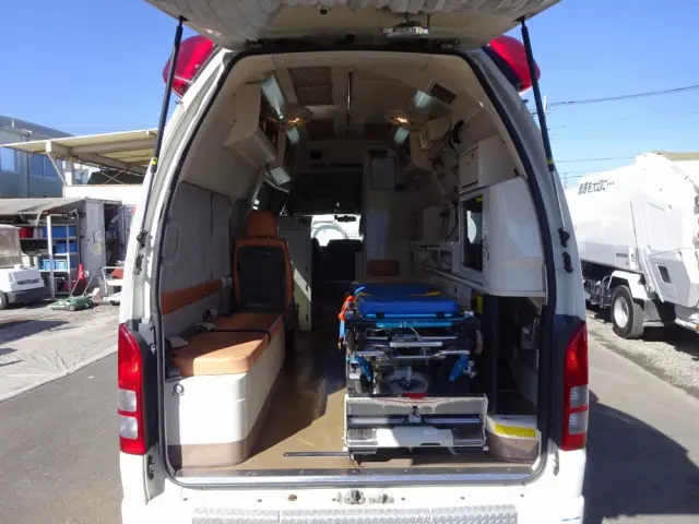 トヨタ ハイエース CBF-TRH221S(2WD)の写真8