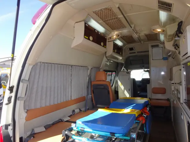 トヨタ ハイエース CBF-TRH221S(2WD)の写真11