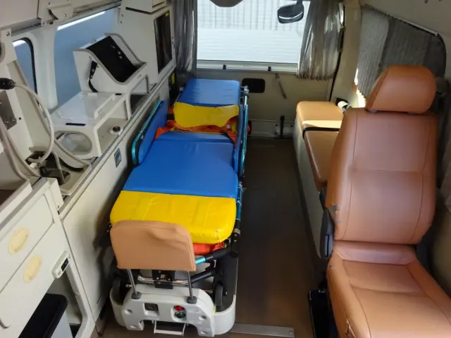 トヨタ ハイエース CBF-TRH221S(2WD)の写真16