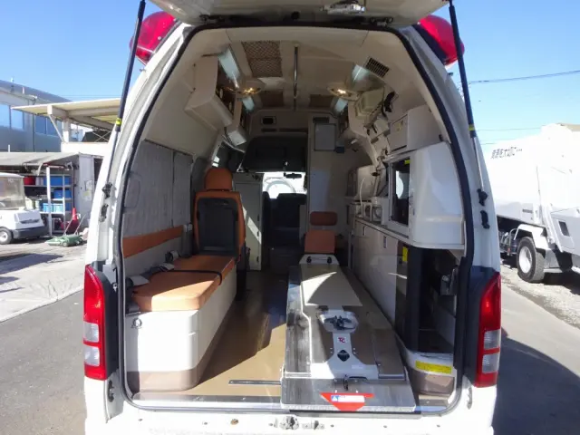 トヨタ ハイエース CBF-TRH221S(2WD)の写真17