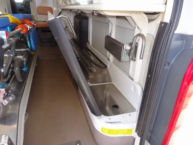 トヨタ ハイエース CBF-TRH221S(2WD)の写真20