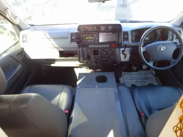 トヨタ ハイエース CBF-TRH221S(2WD)の写真25