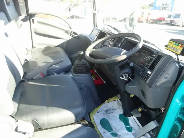 いすゞ エルフ TPG-NMR85AN(2WD)の写真4