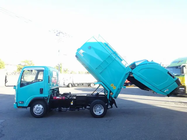 いすゞ エルフ TPG-NMR85AN(2WD)の写真7