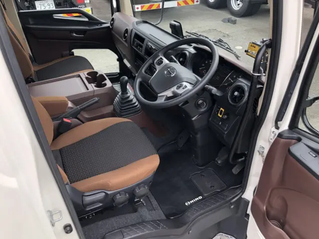 日野 レンジャー 2KG-FC2ABA(2WD)の写真4