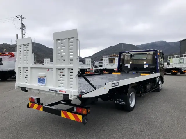 いすゞ エルフ 2RG-NPR88AM(2WD)の写真2