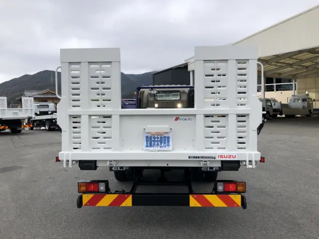 いすゞ エルフ 2RG-NPR88AM(2WD)の写真3