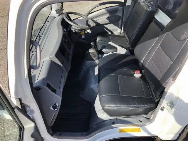 いすゞ エルフ TPG-NMR85N(2WD)の写真35