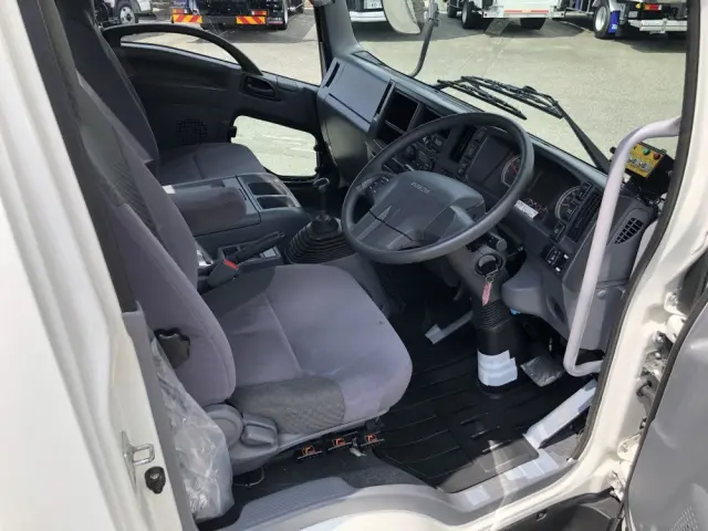 いすゞ フォワード 2PG-FRR90S2(2WD)の写真4