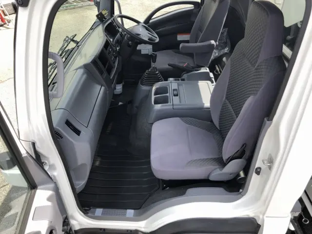 いすゞ フォワード 2PG-FRR90S2(2WD)の写真35