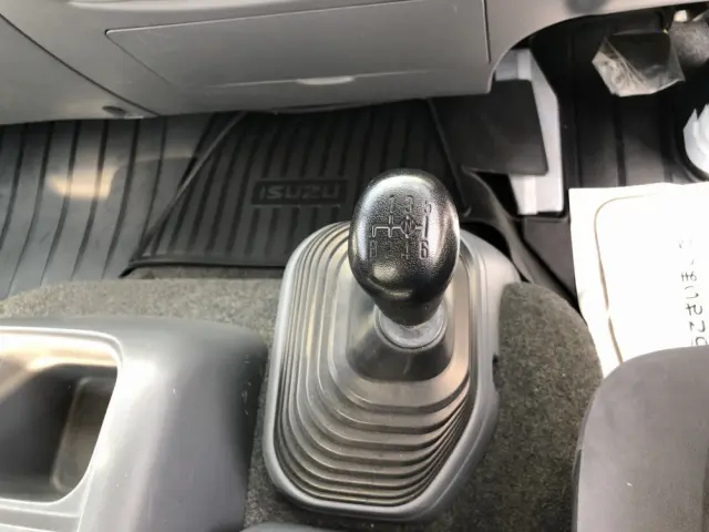 いすゞ フォワード 2PG-FRR90S2(2WD)の写真40