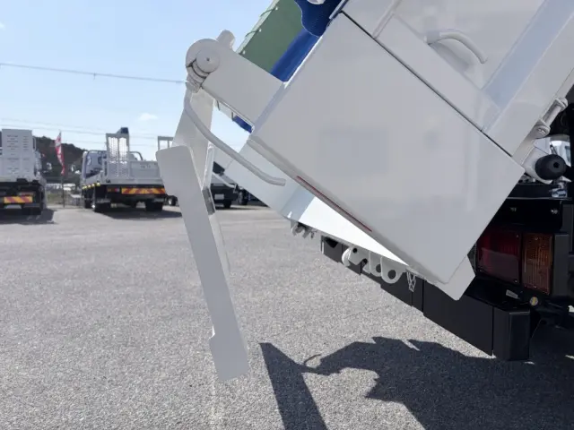 いすゞ エルフ 2RG-NKR88AT(2WD)の写真18