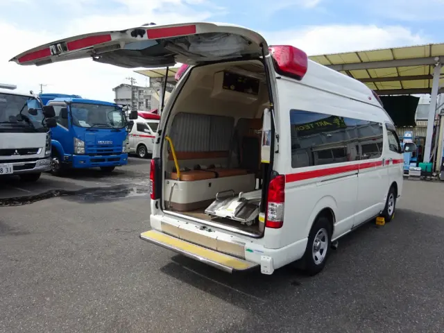 トヨタ ハイエース CBF-TRH221S(2WD)の写真2