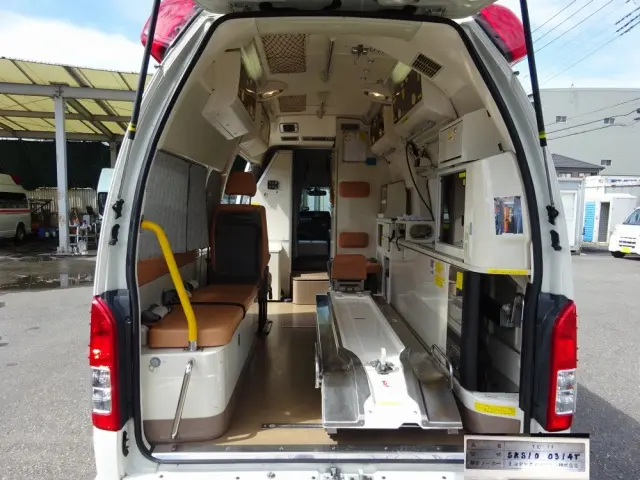 トヨタ ハイエース CBF-TRH221S(2WD)の写真7