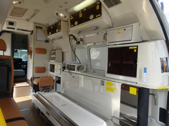 トヨタ ハイエース CBF-TRH221S(2WD)の写真12