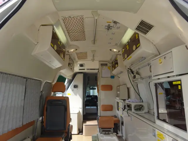 トヨタ ハイエース CBF-TRH221S(2WD)の写真13