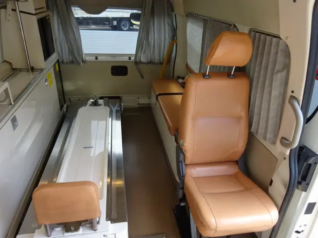 トヨタ ハイエース CBF-TRH221S(2WD)の写真15