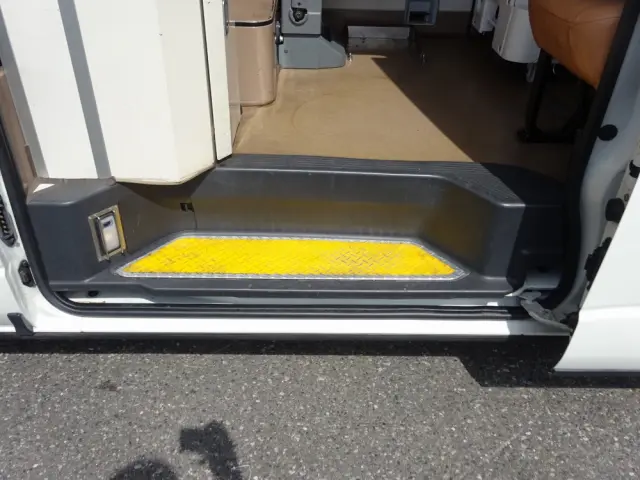 トヨタ ハイエース CBF-TRH221S(2WD)の写真20