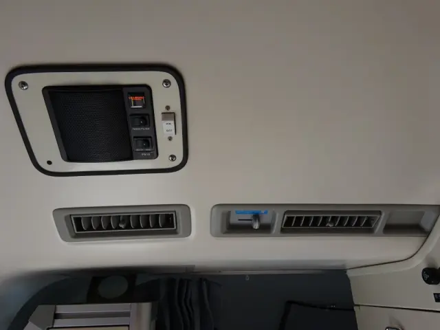 トヨタ ハイエース CBF-TRH221S(2WD)の写真26