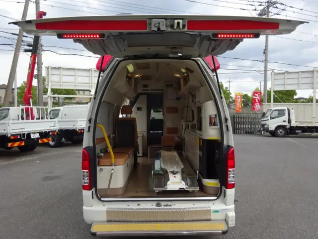 トヨタ ハイエース CBF-TRH221S(2WD)の写真44