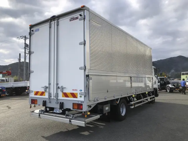 いすゞ フォワード 2RG-FRR90S2(2WD)の写真2