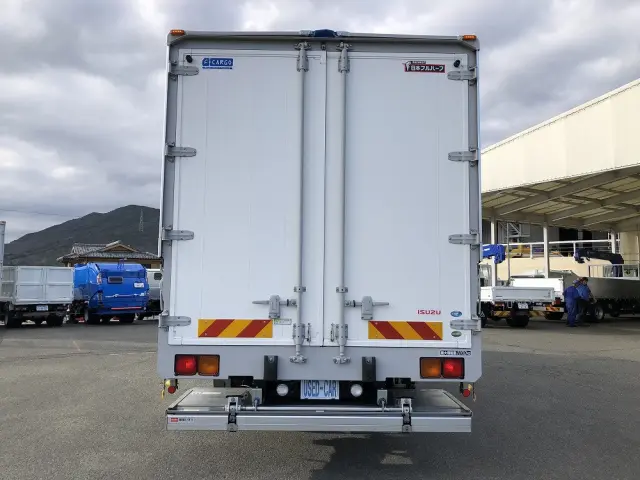 いすゞ フォワード 2RG-FRR90S2(2WD)の写真8