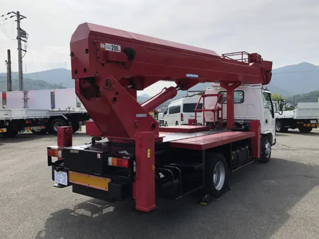 いすゞ エルフ PB-NKR81N(2WD)の写真2