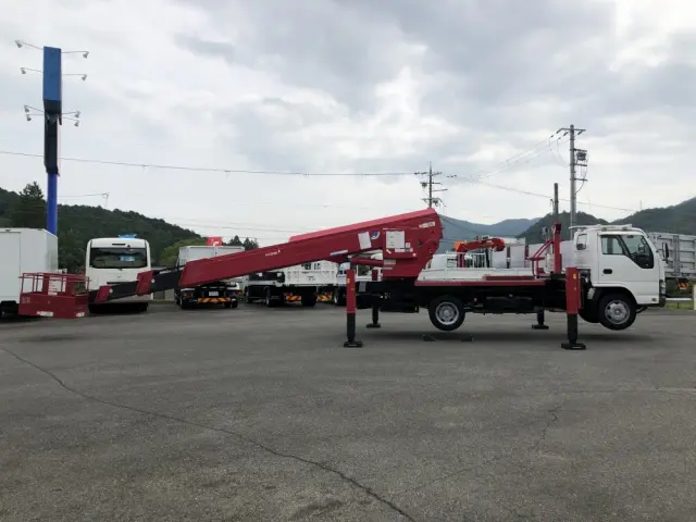 いすゞ エルフ PB-NKR81N(2WD)の写真7