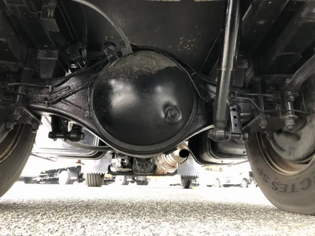 いすゞ エルフ PB-NKR81N(2WD)の写真9