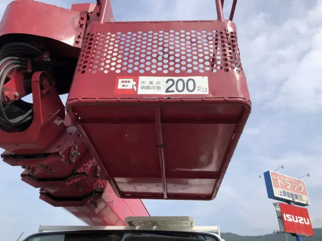 いすゞ エルフ PB-NKR81N(2WD)の写真13