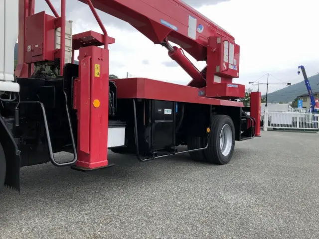 いすゞ エルフ PB-NKR81N(2WD)の写真21