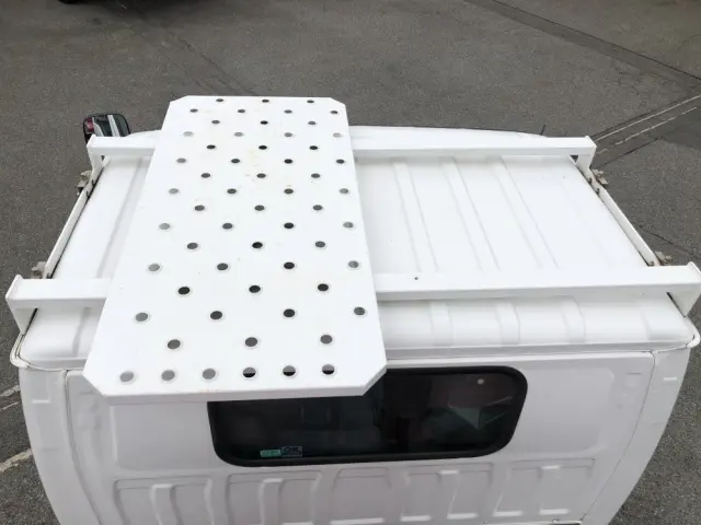 いすゞ エルフ PB-NKR81N(2WD)の写真23