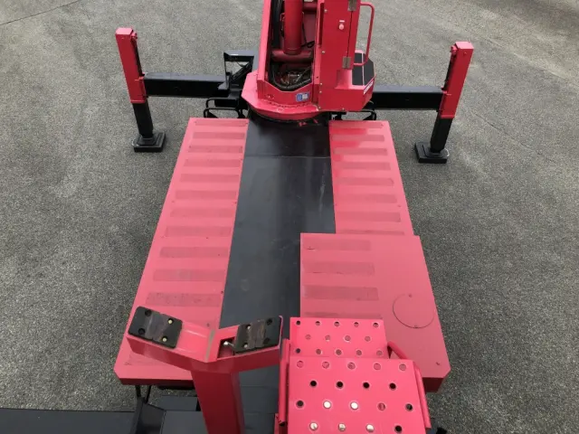 いすゞ エルフ PB-NKR81N(2WD)の写真24