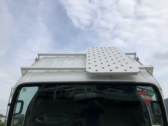 いすゞ エルフ PB-NKR81N(2WD)の写真31