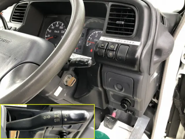 いすゞ エルフ PB-NKR81N(2WD)の写真37