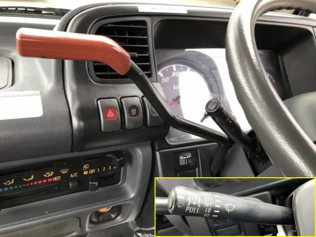 いすゞ エルフ PB-NKR81N(2WD)の写真38