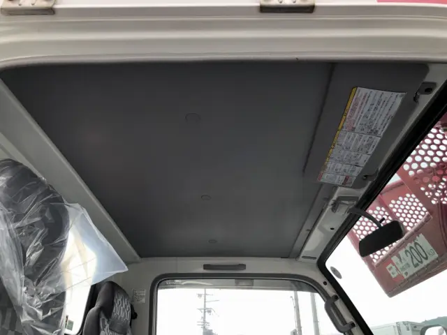 いすゞ エルフ PB-NKR81N(2WD)の写真42