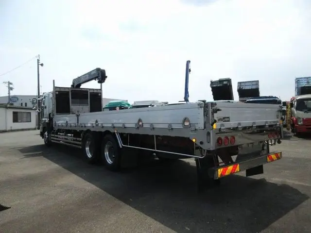 いすゞ ギガ QKG-CYZ77A(6x4)の写真2
