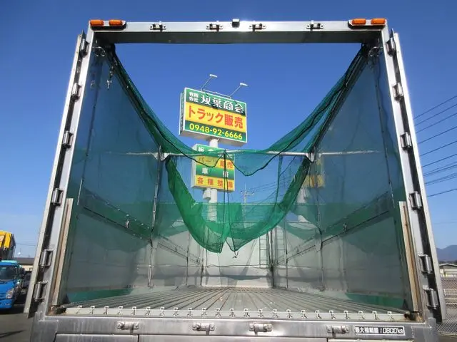 いすゞ ギガ QKG-CYM77A(6x2)の写真3