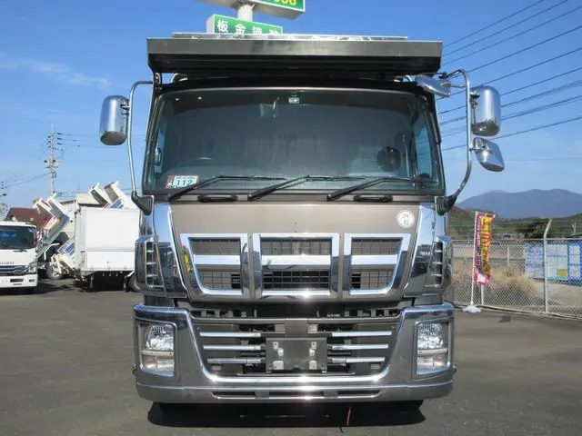 いすゞ ギガ QKG-CYM77A(6x2)の写真5