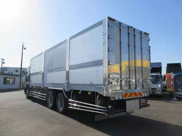 いすゞ ギガ QKG-CYM77A(6x2)の写真8