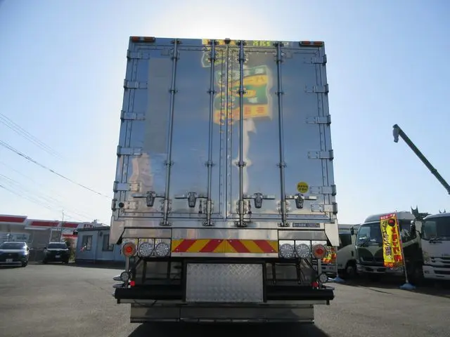 いすゞ ギガ QKG-CYM77A(6x2)の写真9