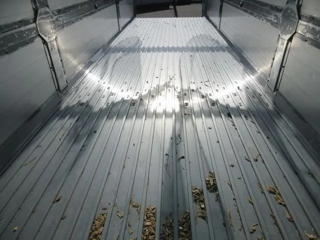 いすゞ ギガ QKG-CYM77A(6x2)の写真17