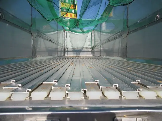 いすゞ ギガ QKG-CYM77A(6x2)の写真19