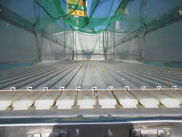 いすゞ ギガ QKG-CYM77A(6x2)の写真20