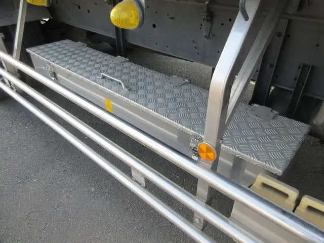 いすゞ ギガ QKG-CYM77A(6x2)の写真23