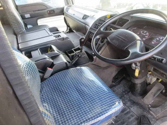 いすゞ ギガ QKG-CYM77A(6x2)の写真35