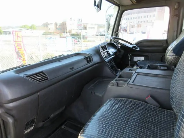 いすゞ ギガ QKG-CYM77A(6x2)の写真37